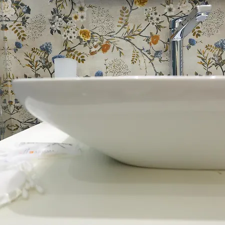 ゲストハウス Nazzari トロペーア