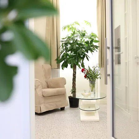 ゲストハウス Nazzari トロペーア