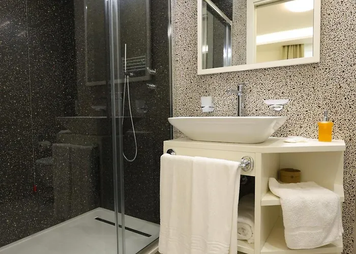 Nazzari 3* 特罗佩阿